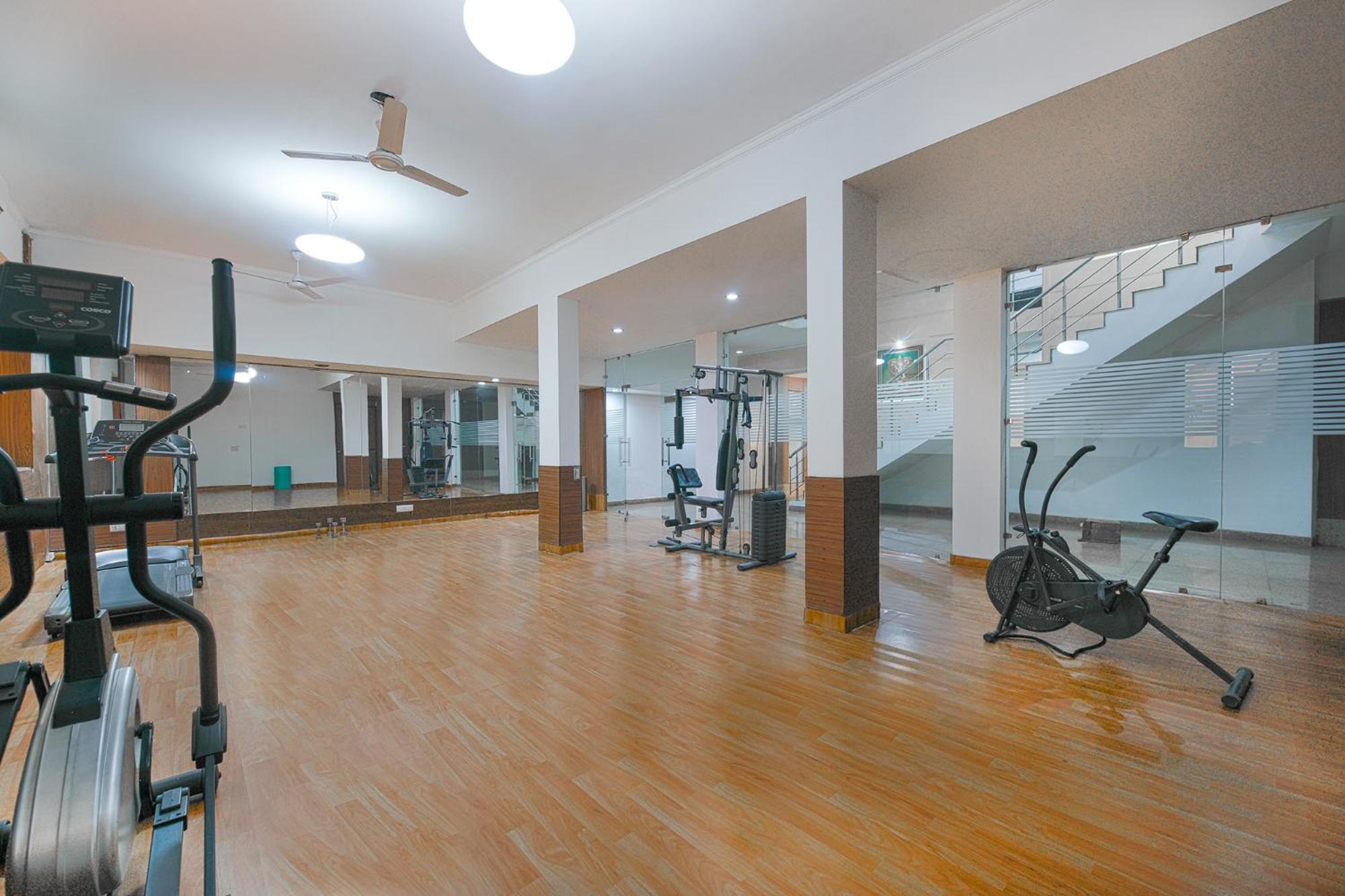 Hotel Exotica Leisure Valley, גורגאון מראה חיצוני תמונה